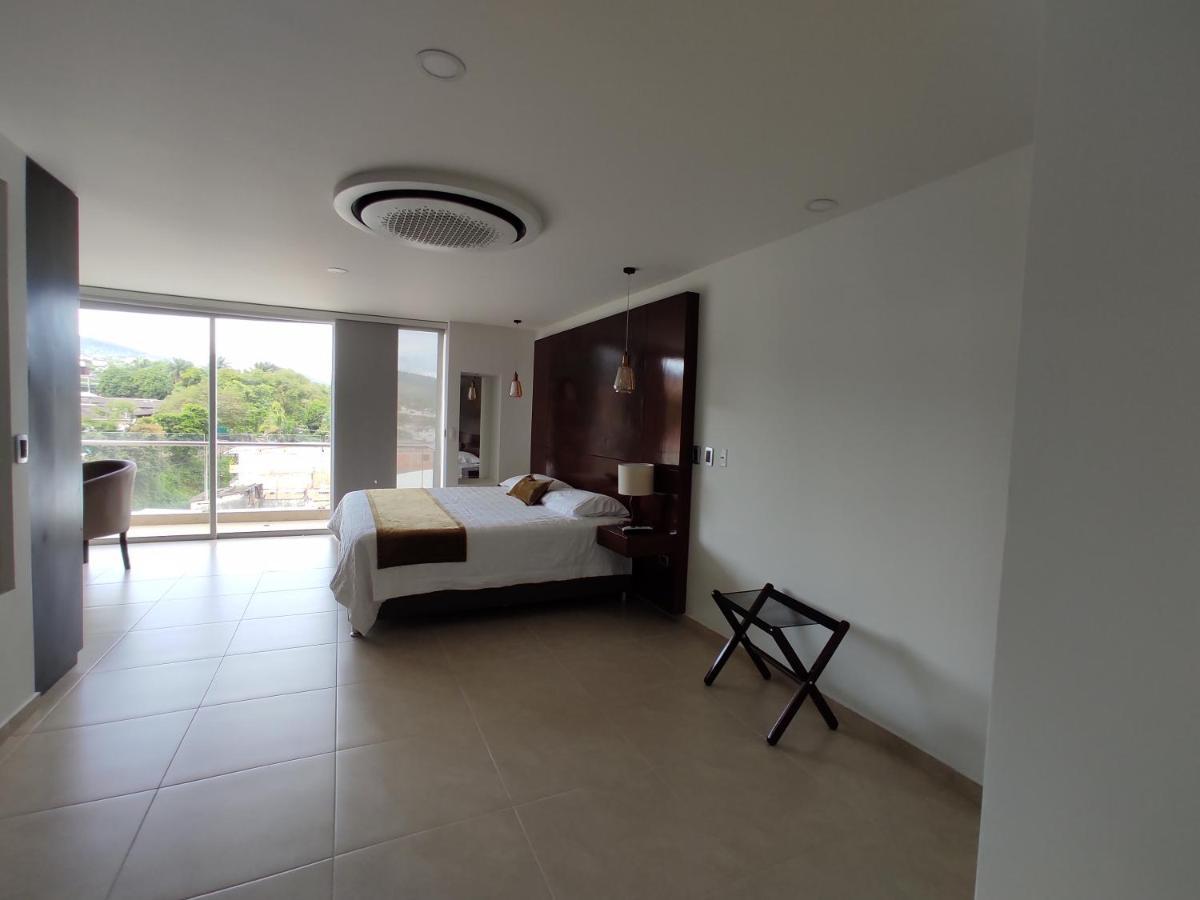 Andinos Plaza Florencia Hotel 4*