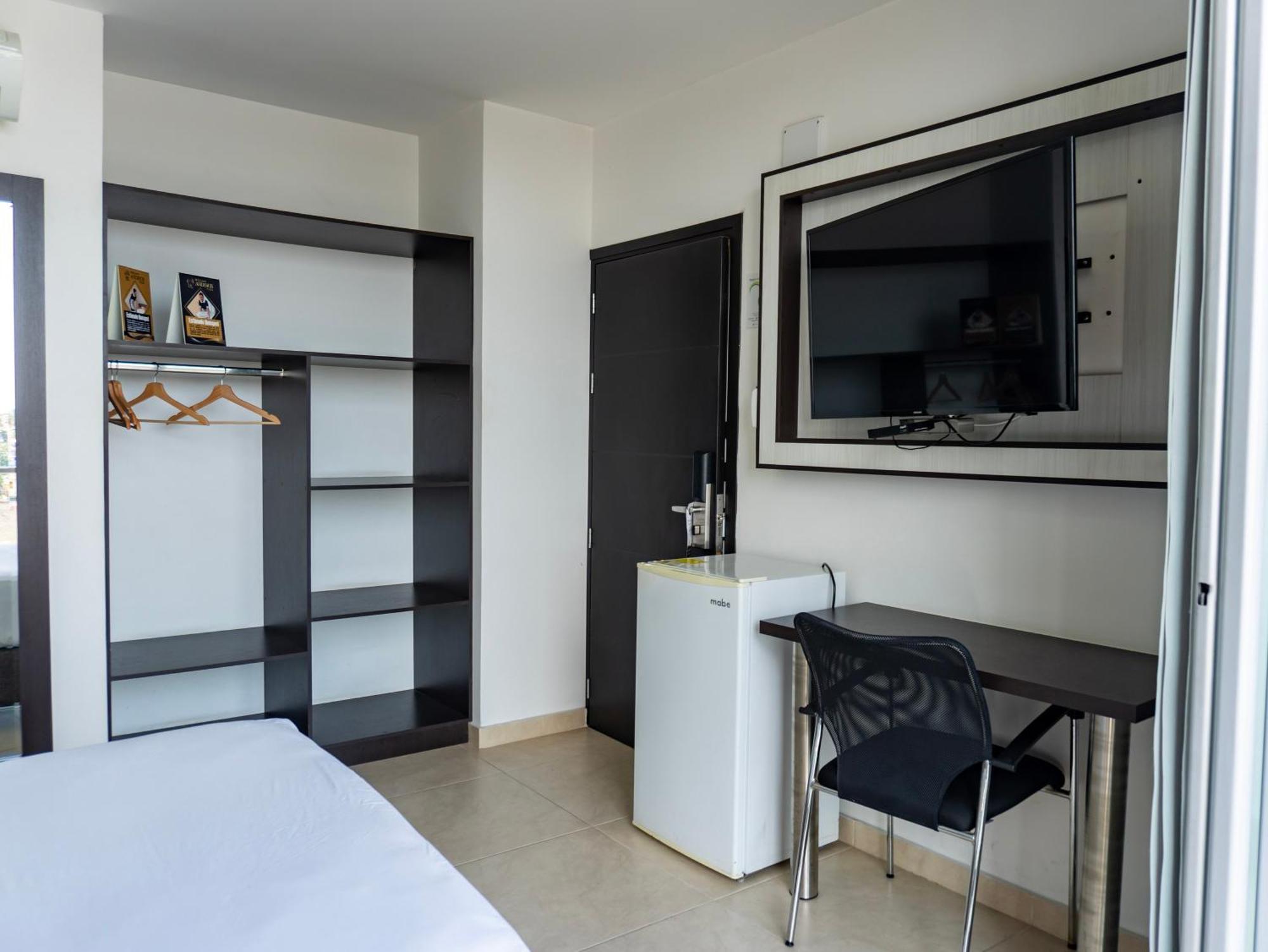 Andinos Plaza Florencia 4*