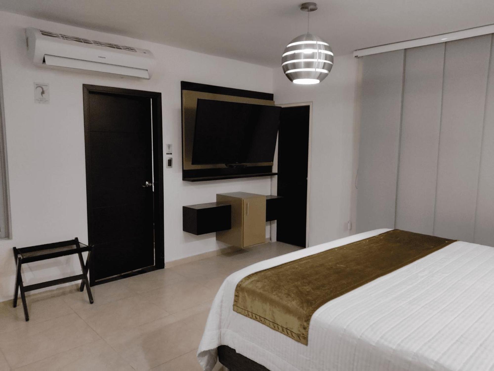 Andinos Plaza Florencia Hotel 4*